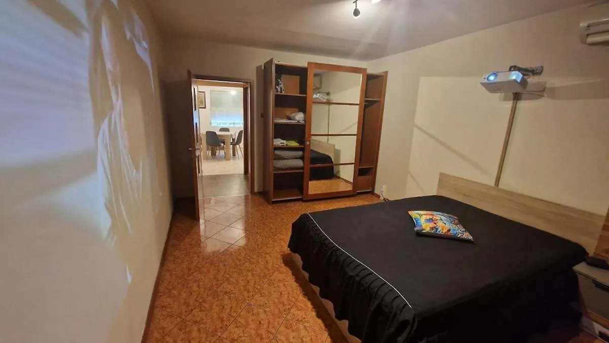 Stylish Apt, Free Parking, Near Center & Airport Βάρνα